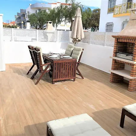 Apartamento De Com Terraço, Barbecue, A/c E Wifi *